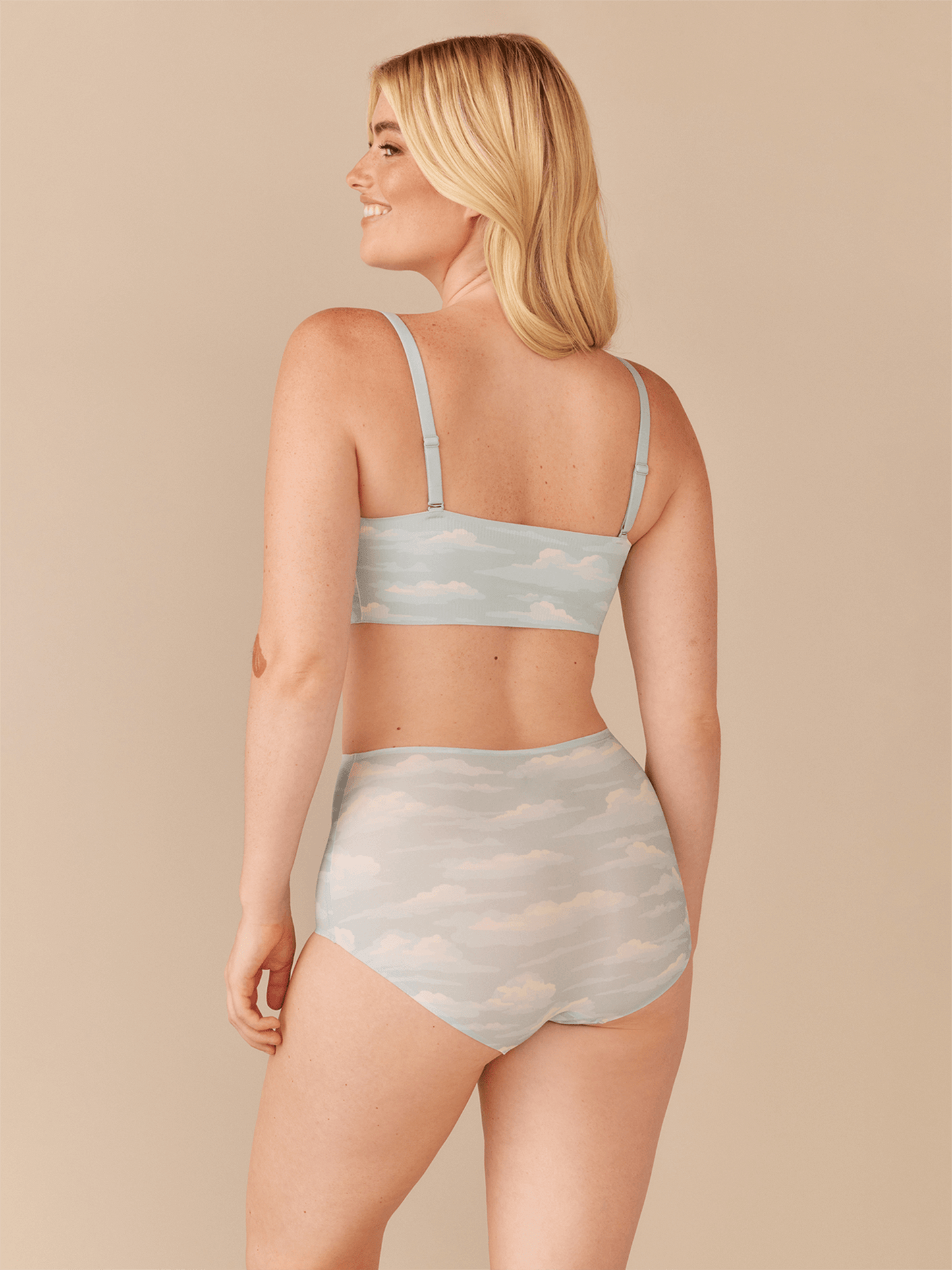 DreamSeam High-Waisted Shortie | Cloud Nine